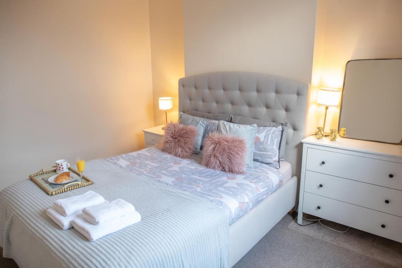 4 Bedroom Flat With High Speed Wi-Fi In North Acton, Ealing, West London Exterior photo